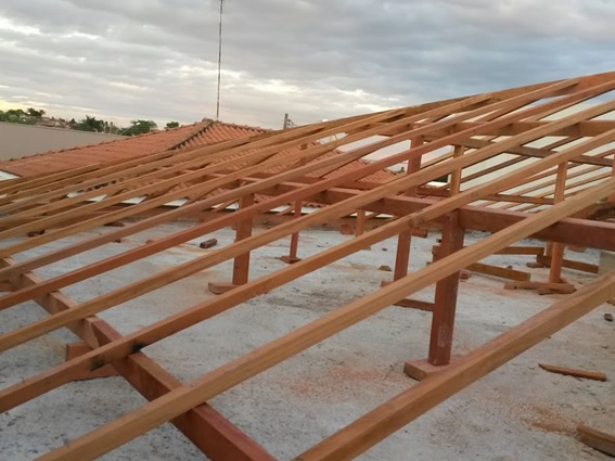 Construção de telhados em Piqueri